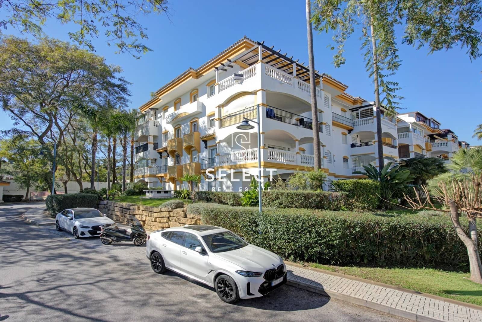 2 soverom Leilighet til salgs i Puerto Banus med svømmebasseng garasje - € 485 000 (Ref: 9648142)