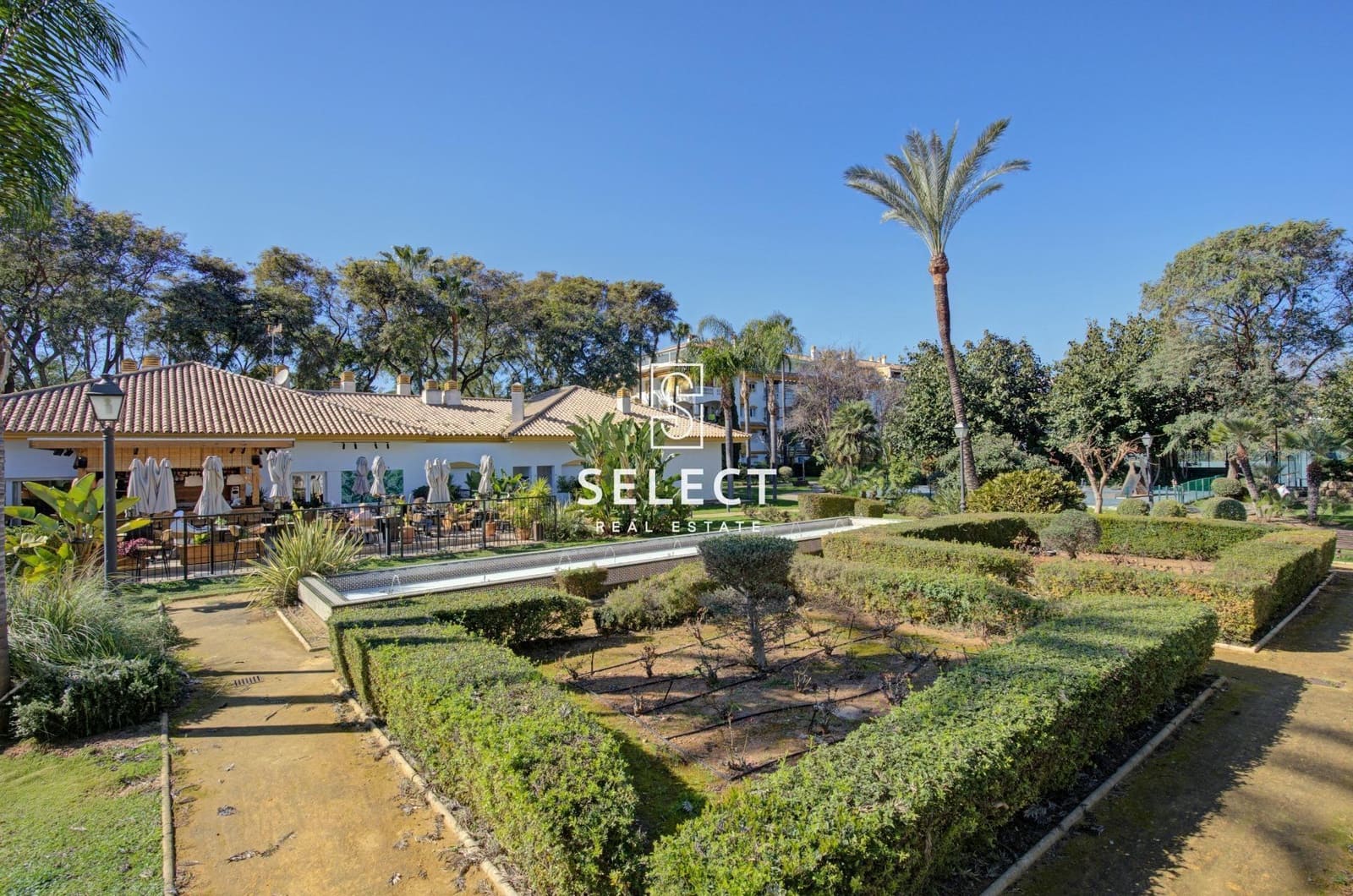 2 soverom Leilighet til salgs i Puerto Banus med svømmebasseng garasje - € 485 000 (Ref: 9648142)