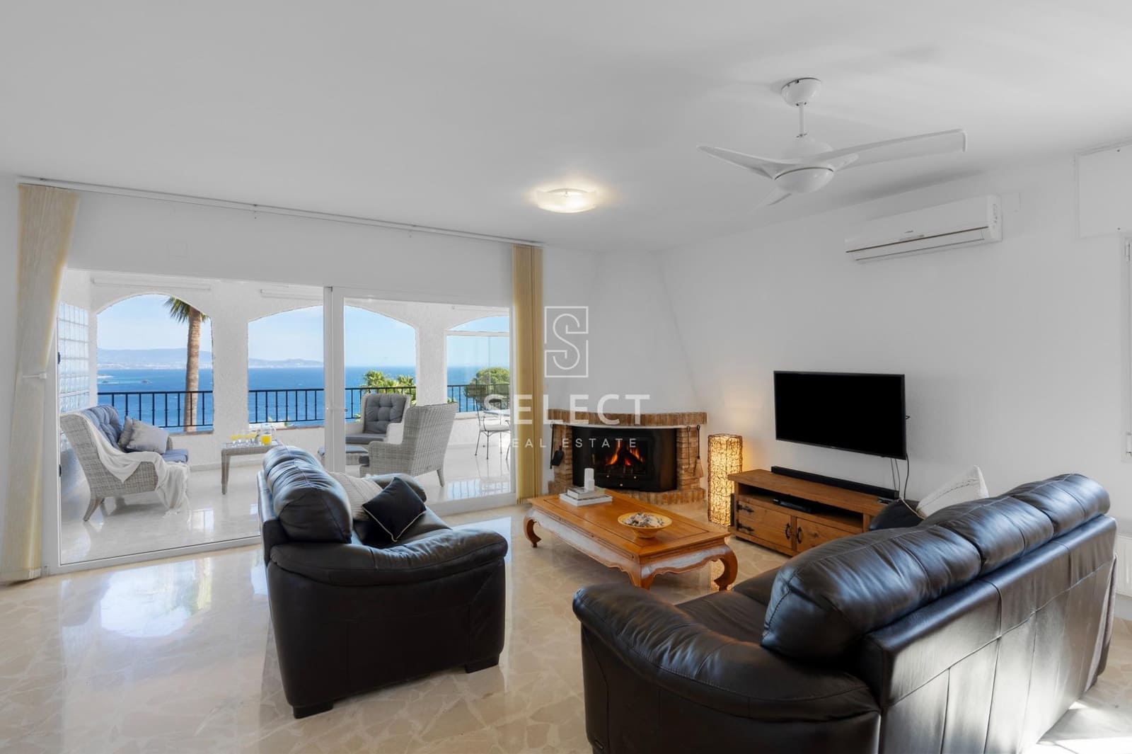 5 bedroom Villa for sale in La Herradura with pool garage - € 1,199,000 (Ref: 9666520)