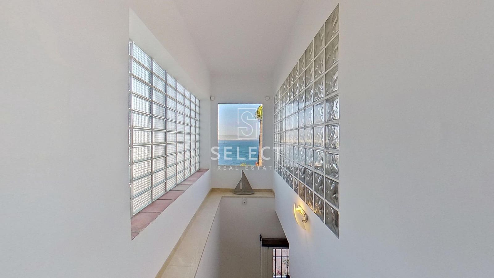 5 bedroom Villa for sale in La Herradura with pool garage - € 1,199,000 (Ref: 9666520)