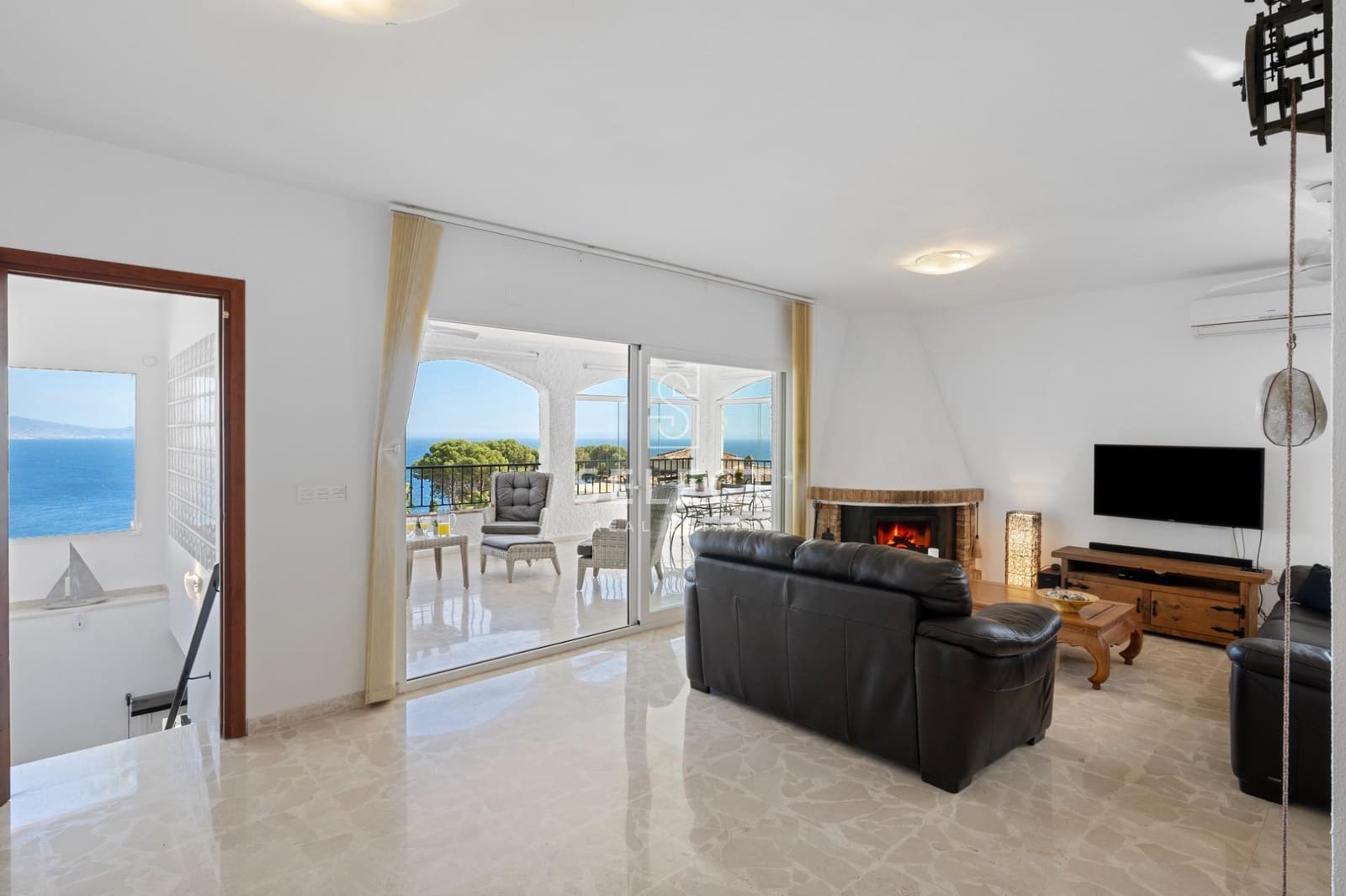 5 bedroom Villa for sale in La Herradura with pool garage - € 1,199,000 (Ref: 9666520)