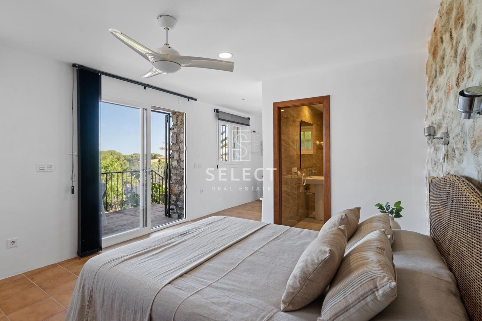 5 bedroom Villa for sale in La Herradura with pool garage - € 1,199,000 (Ref: 9666520)