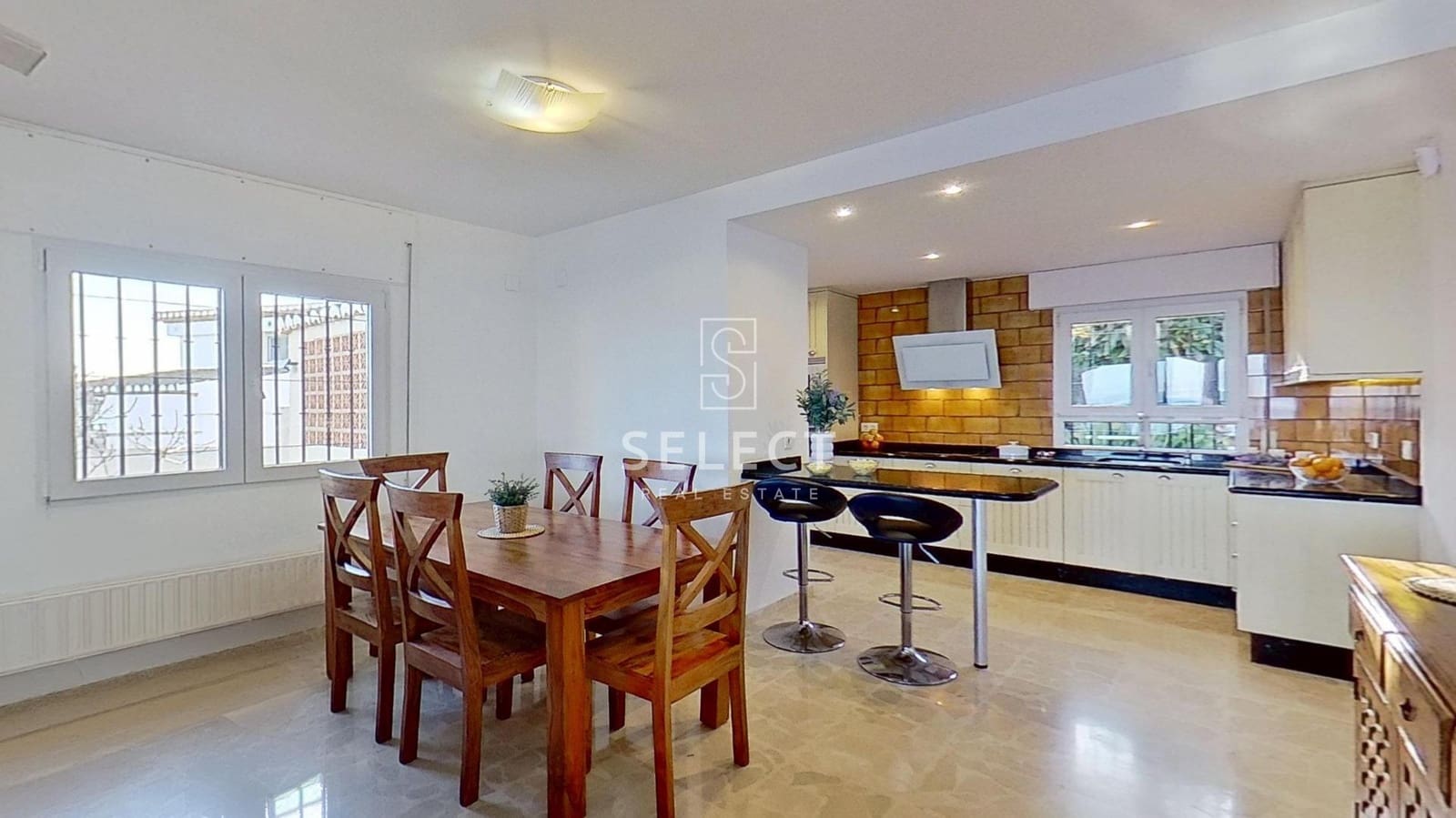 5 bedroom Villa for sale in La Herradura with pool garage - € 1,199,000 (Ref: 9666520)