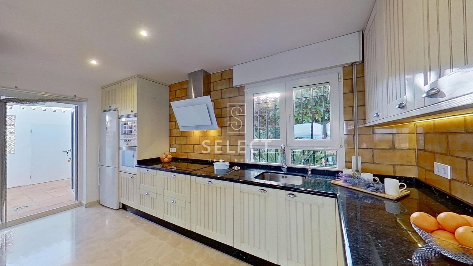 5 bedroom Villa for sale in La Herradura with pool garage - € 1,199,000 (Ref: 9666520)