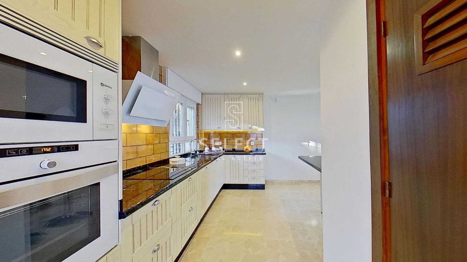 5 bedroom Villa for sale in La Herradura with pool garage - € 1,199,000 (Ref: 9666520)