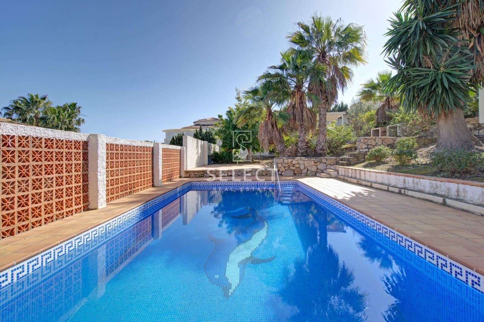 5 bedroom Villa for sale in La Herradura with pool garage - € 1,199,000 (Ref: 9666520)