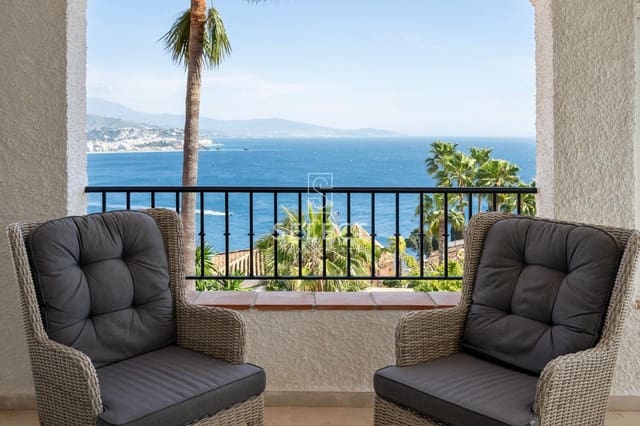 Chalet de 5 habitaciones en La Herradura, Almuñécar en venta con piscina garaje - 1.199.000 € (Ref: 9666520)