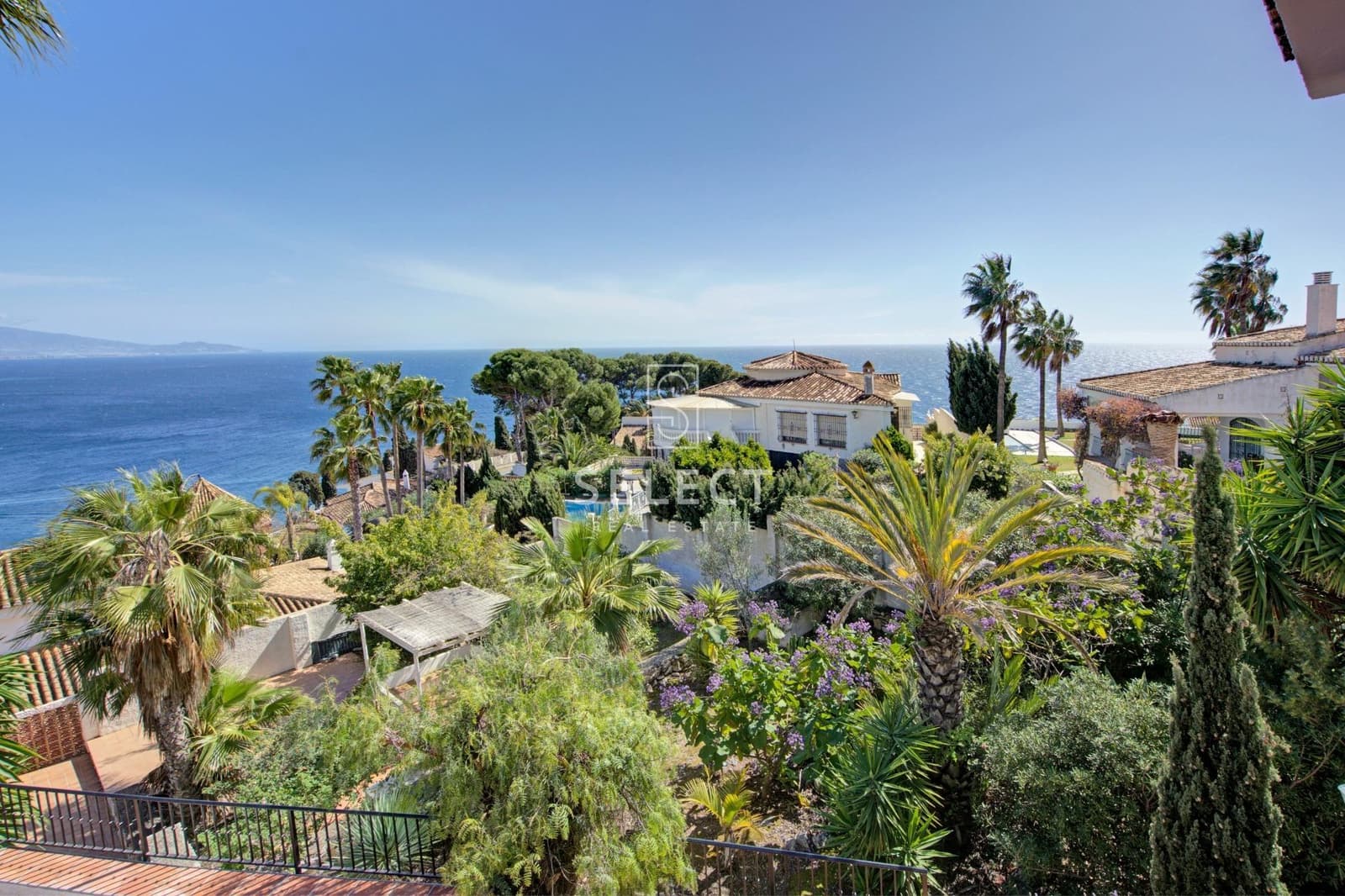 5 bedroom Villa for sale in La Herradura with pool garage - € 1,199,000 (Ref: 9666520)