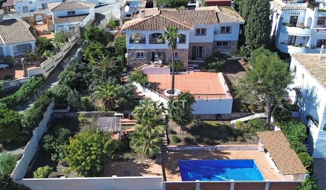 Chalet de 5 habitaciones en La Herradura, Almuñécar en venta con piscina garaje - 1.199.000 € (Ref: 9666520)