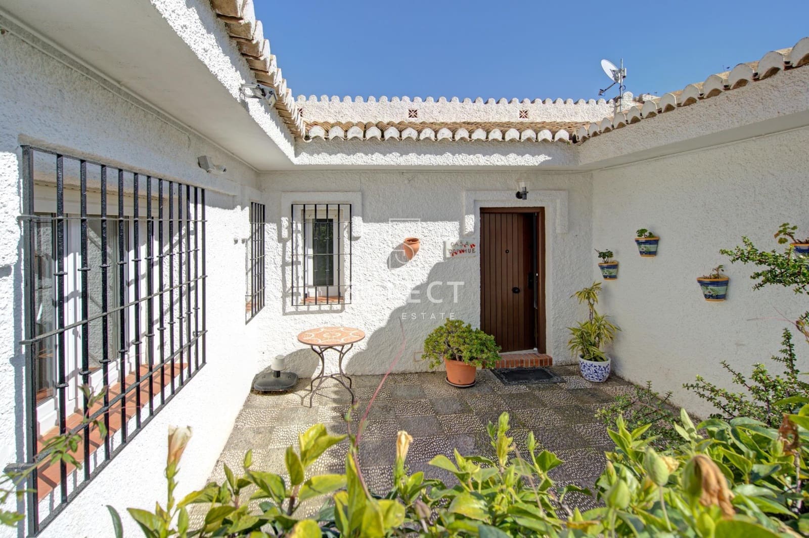 5 bedroom Villa for sale in La Herradura with pool garage - € 1,199,000 (Ref: 9666520)