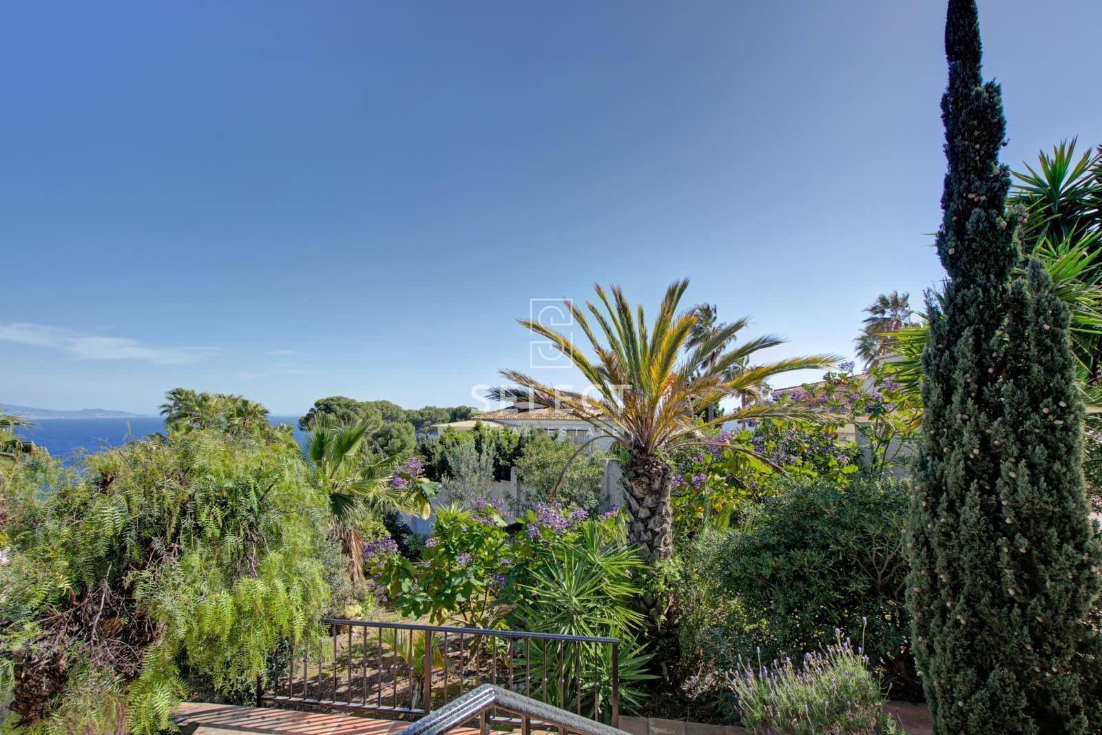 5 bedroom Villa for sale in La Herradura with pool garage - € 1,199,000 (Ref: 9666520)