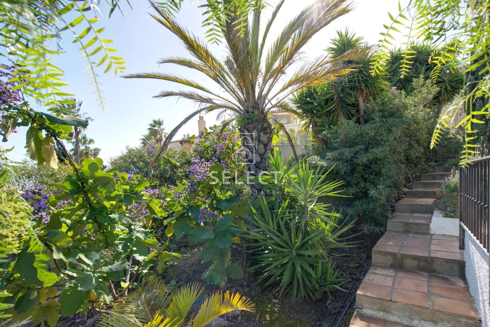 5 bedroom Villa for sale in La Herradura with pool garage - € 1,199,000 (Ref: 9666520)