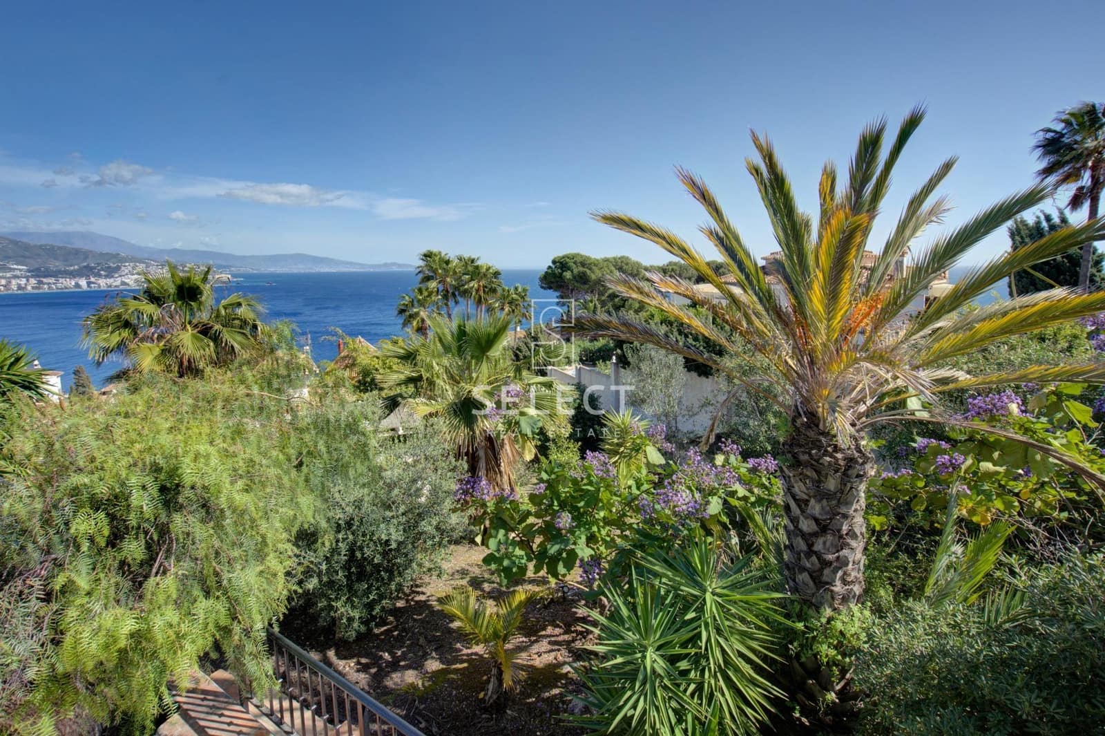5 bedroom Villa for sale in La Herradura with pool garage - € 1,199,000 (Ref: 9666520)