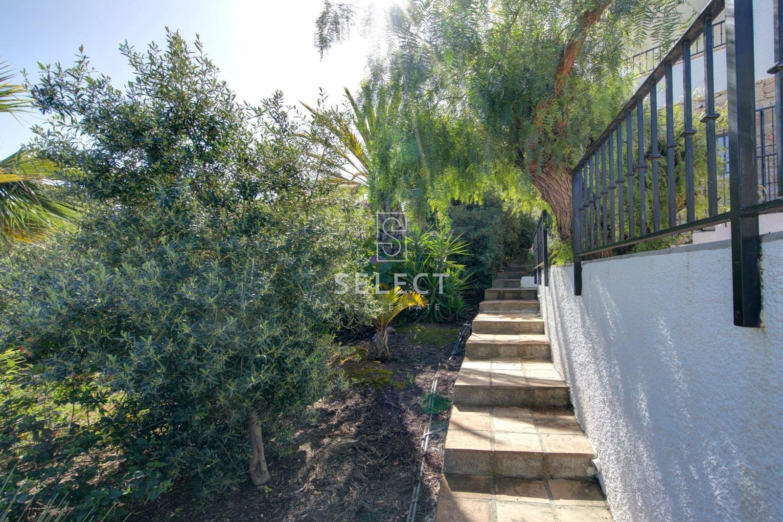 5 bedroom Villa for sale in La Herradura with pool garage - € 1,199,000 (Ref: 9666520)