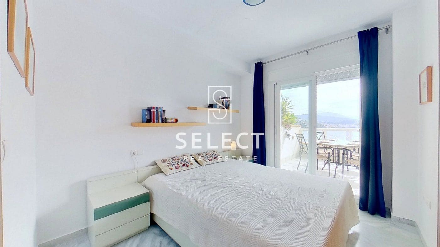 3 bedroom Apartment for sale in La Herradura with pool garage - € 380,000 (Ref: 9666521)