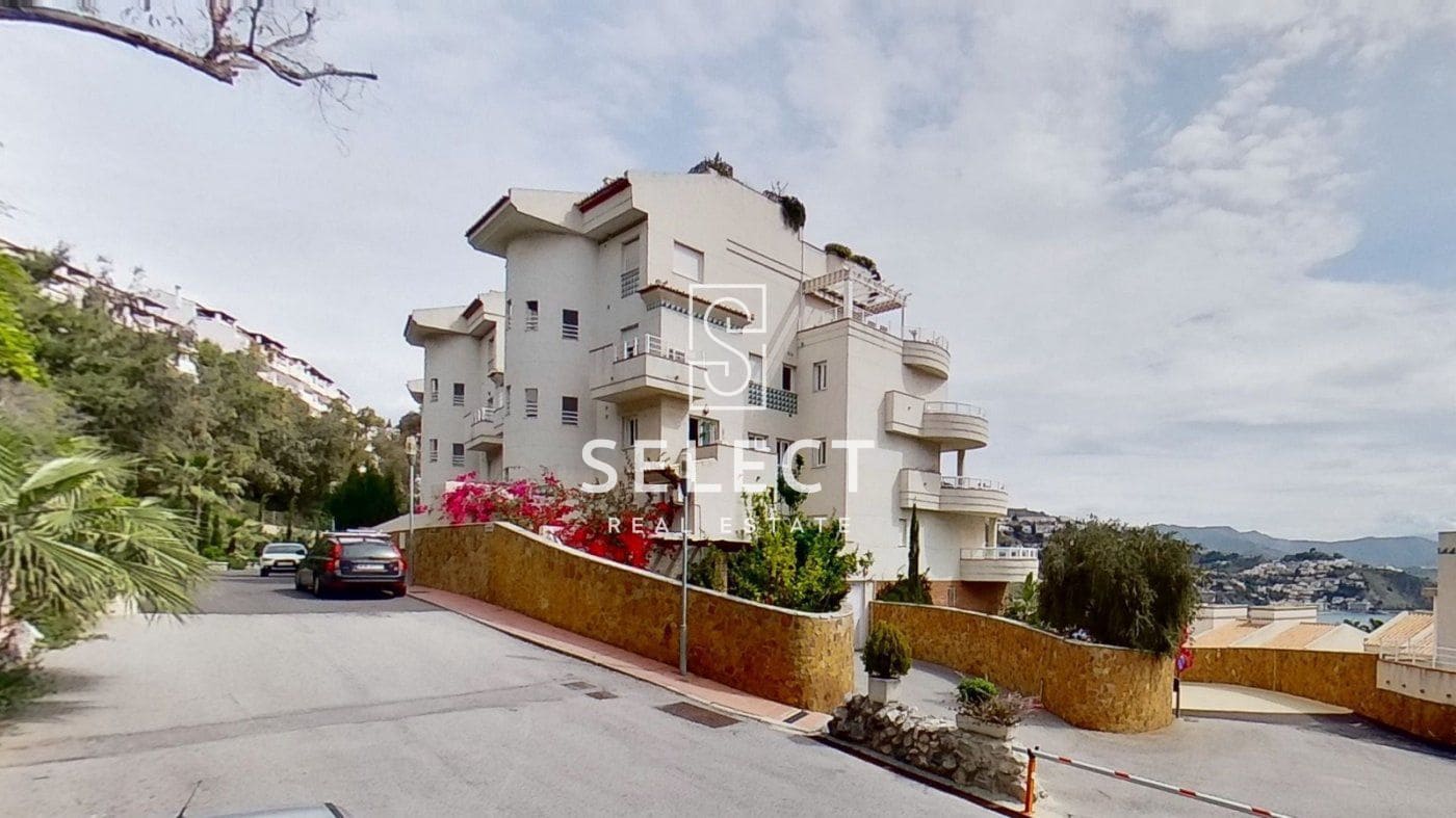 3 bedroom Apartment for sale in La Herradura with pool garage - € 380,000 (Ref: 9666521)