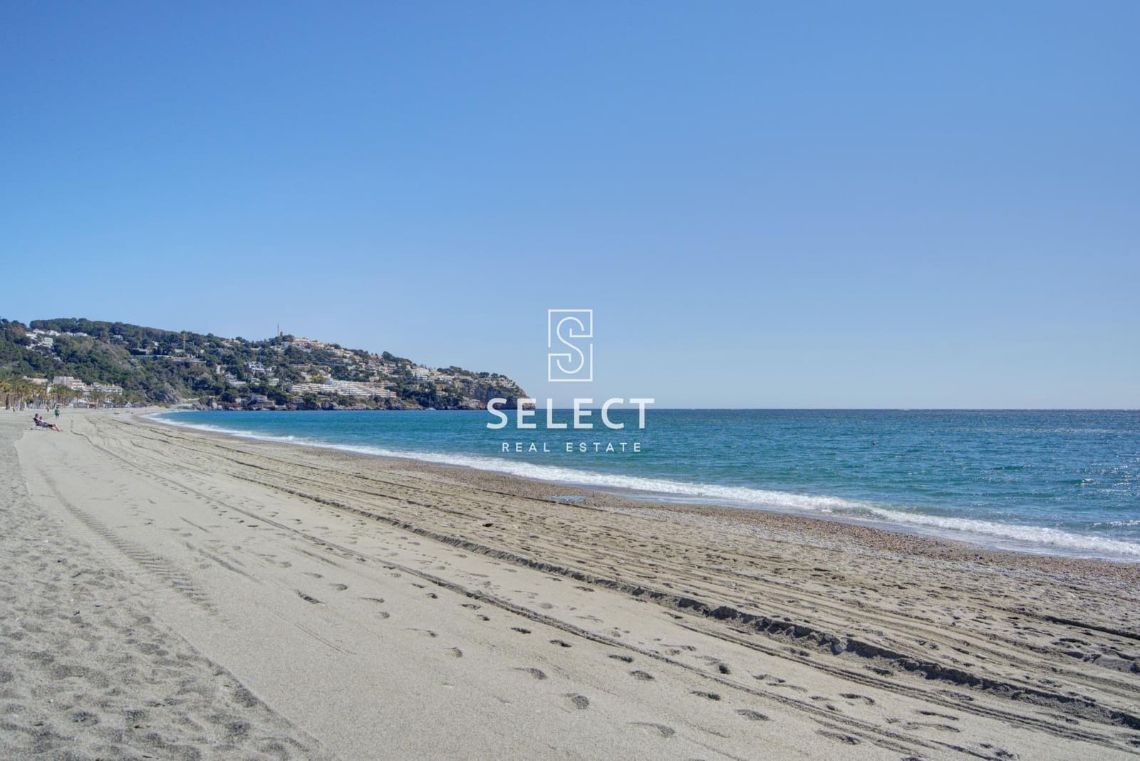 3 bedroom Apartment for sale in La Herradura - € 355,000 (Ref: 9732137)