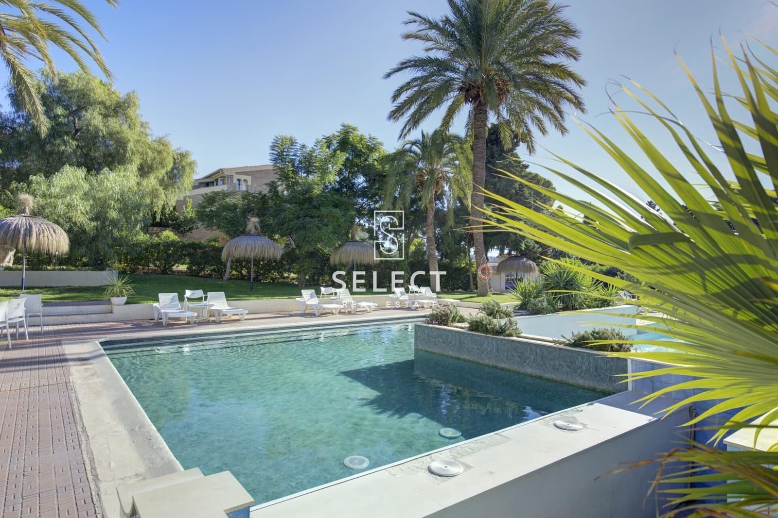 1 bedroom Apartment for sale in La Herradura with garage - € 350,000 (Ref: 9732138)