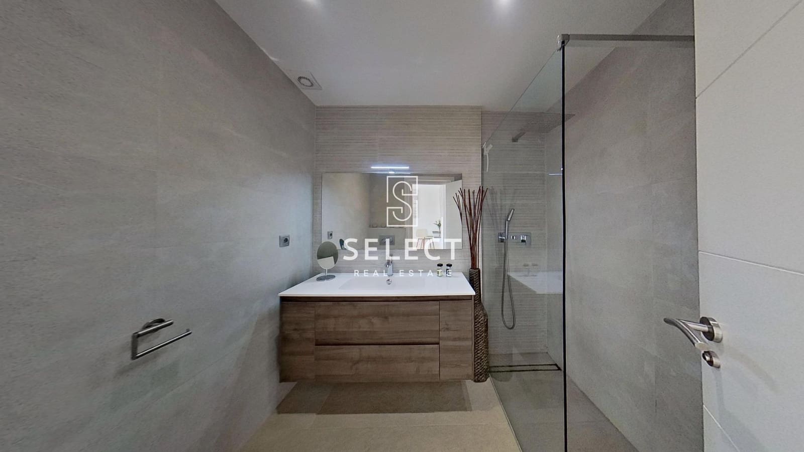 1 bedroom Apartment for sale in La Herradura with garage - € 350,000 (Ref: 9732138)