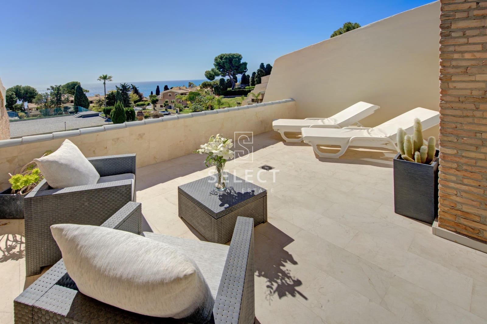 1 bedroom Apartment for sale in La Herradura with garage - € 350,000 (Ref: 9732138)