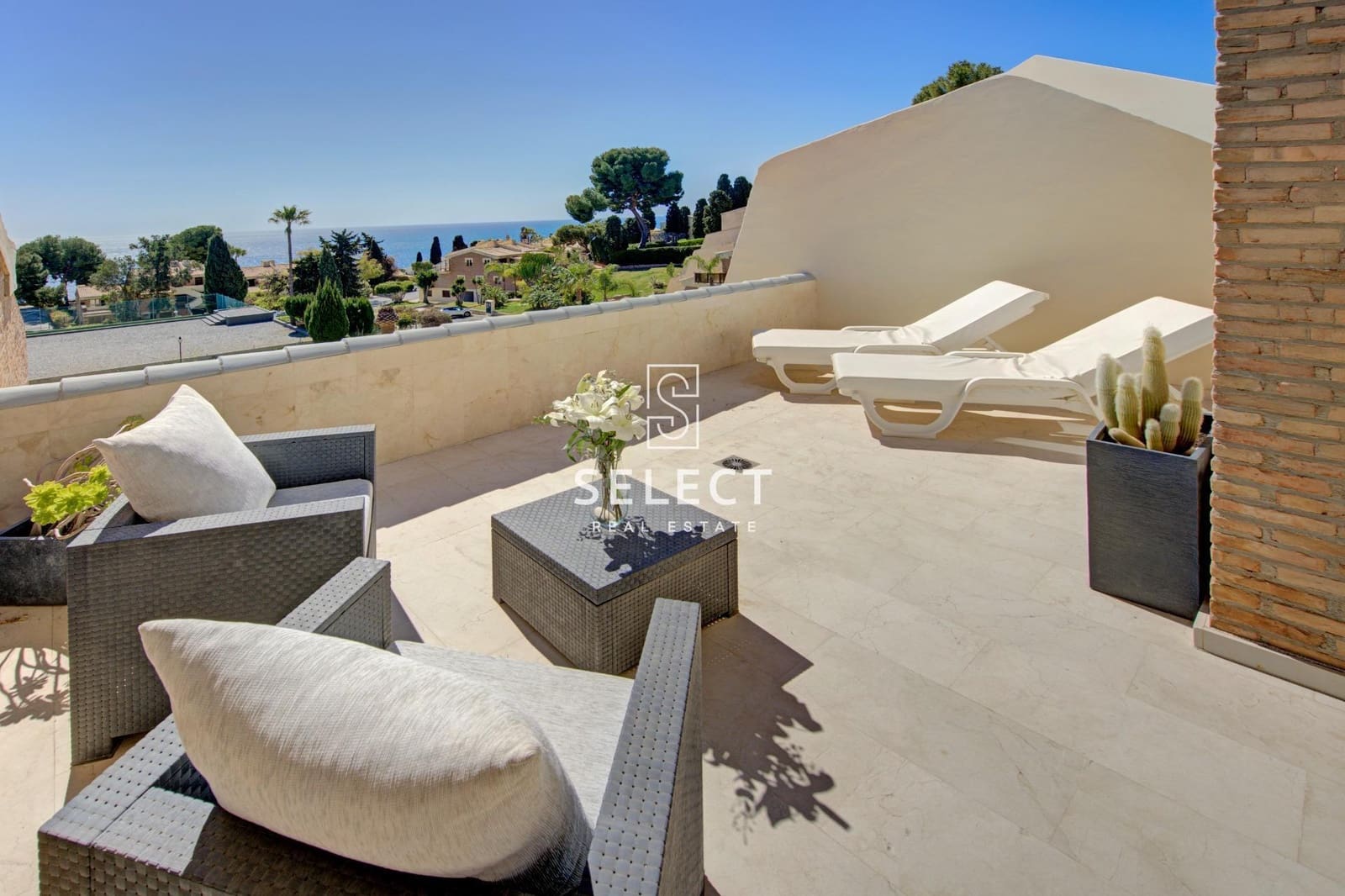 1 bedroom Apartment for sale in La Herradura with garage - € 350,000 (Ref: 9732138)