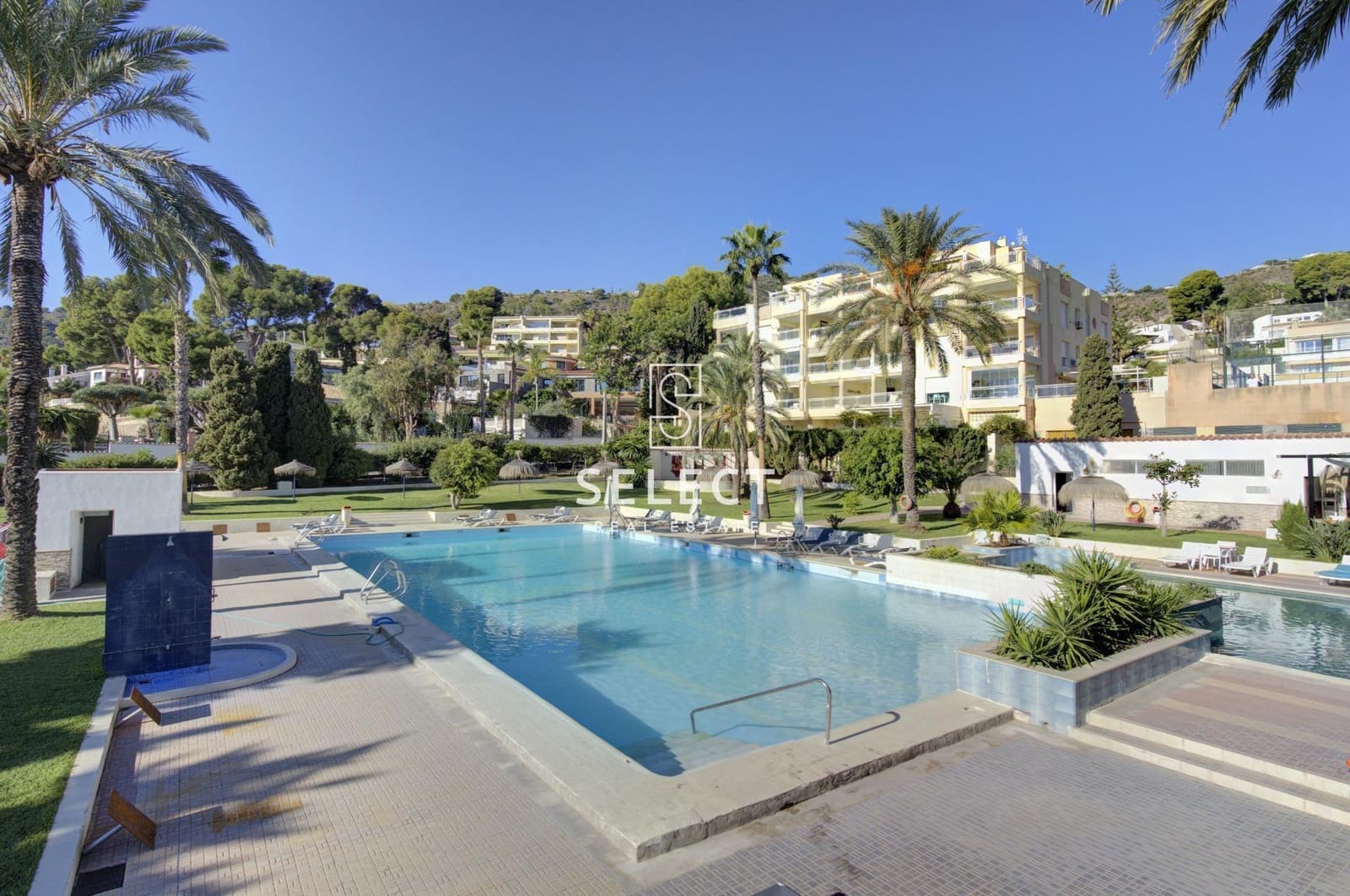 1 bedroom Apartment for sale in La Herradura with garage - € 350,000 (Ref: 9732138)