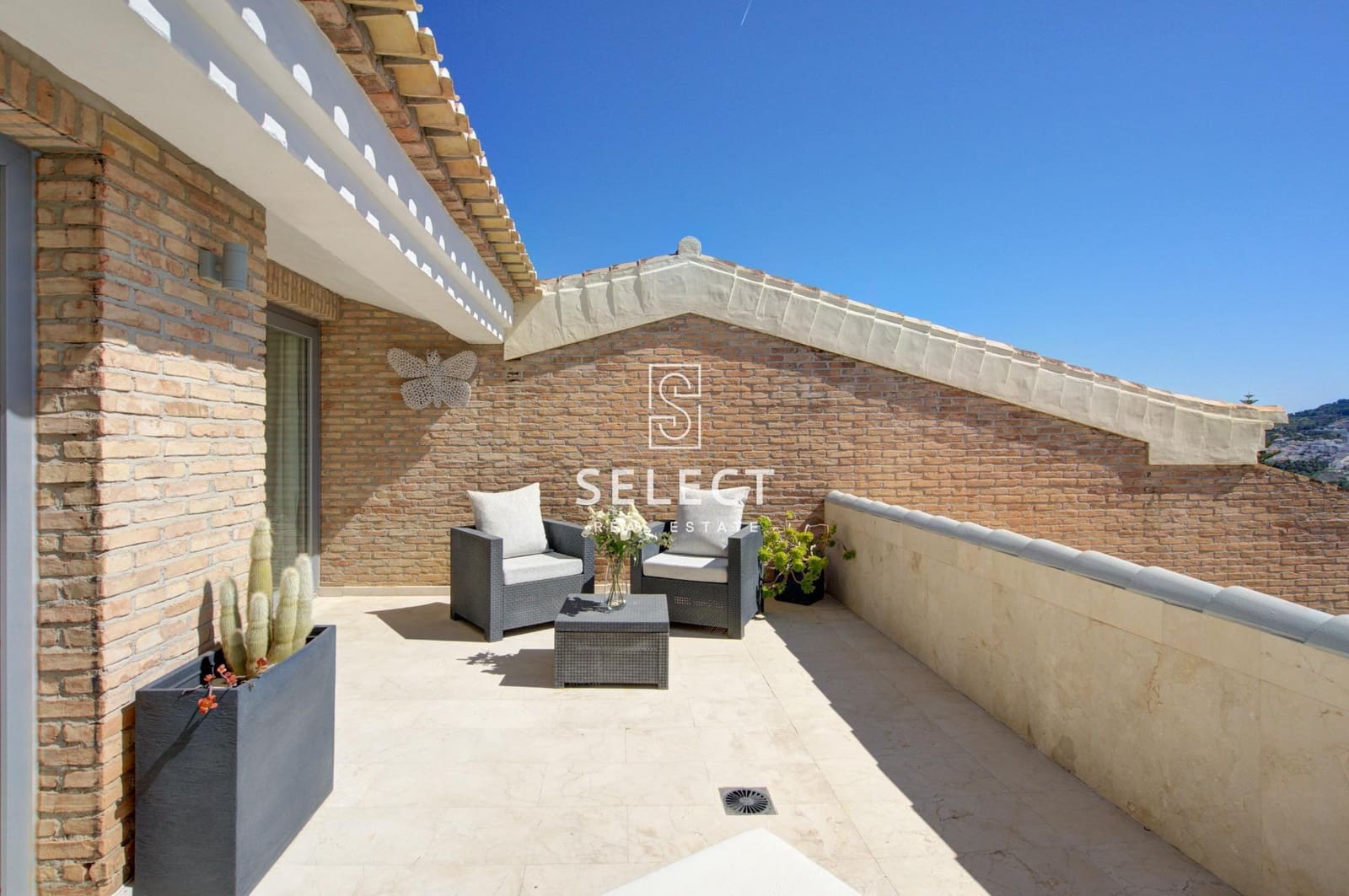 1 bedroom Apartment for sale in La Herradura with garage - € 350,000 (Ref: 9732138)