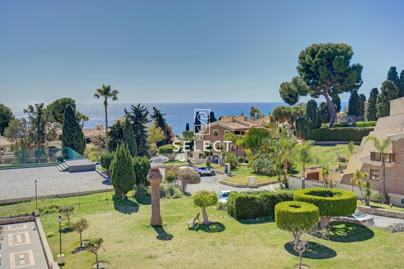 1 bedroom Apartment for sale in La Herradura with garage - € 350,000 (Ref: 9732138)