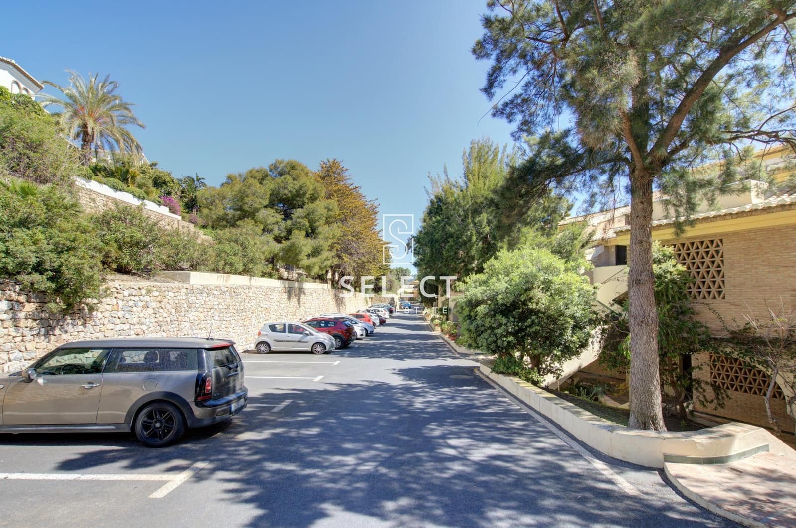 1 bedroom Apartment for sale in La Herradura with garage - € 350,000 (Ref: 9732138)