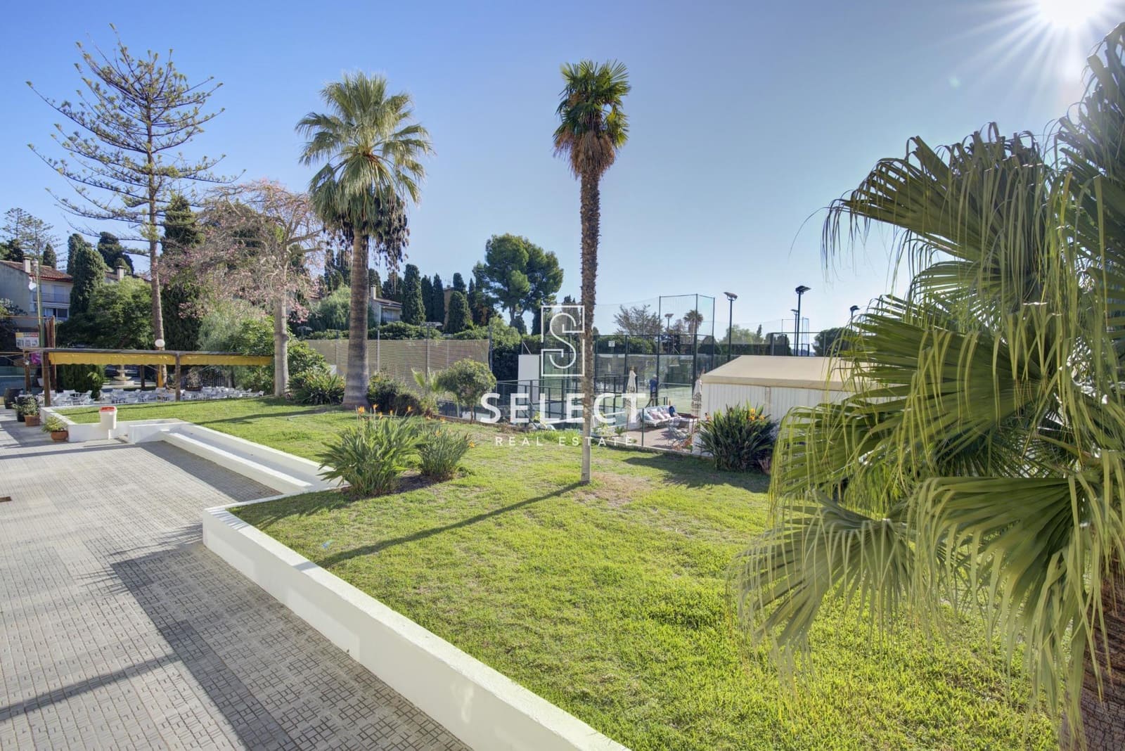 1 bedroom Apartment for sale in La Herradura with garage - € 350,000 (Ref: 9732138)