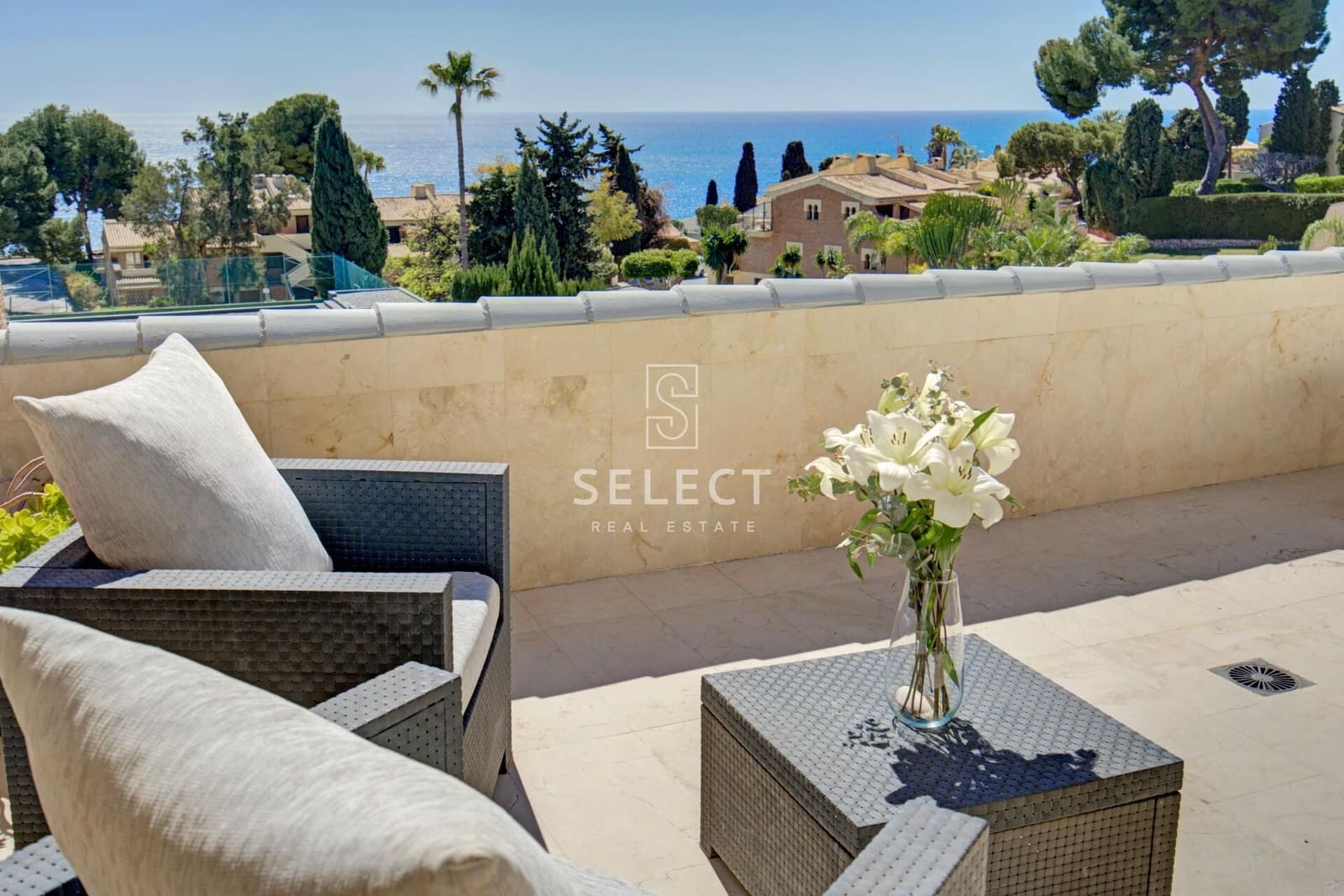 1 bedroom Apartment for sale in La Herradura with garage - € 305,000 (Ref: 9732138)