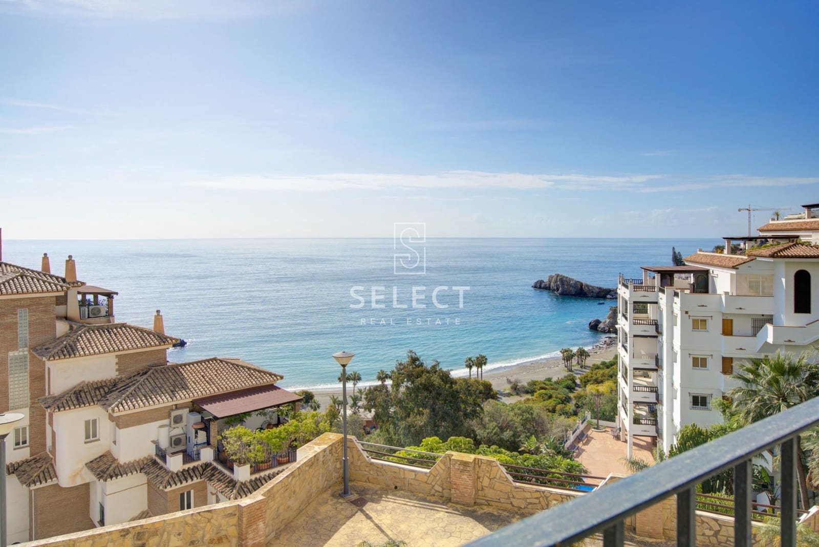 2 Zimmer Apartment zu verkaufen in La Herradura mit Pool - 299.000 € (Ref: 9762000)