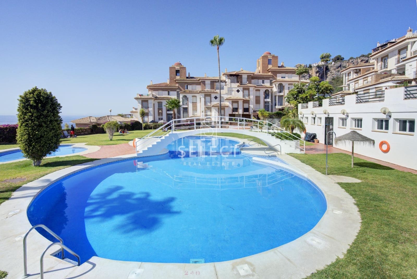 2 Zimmer Apartment zu verkaufen in La Herradura mit Pool - 299.000 € (Ref: 9762000)