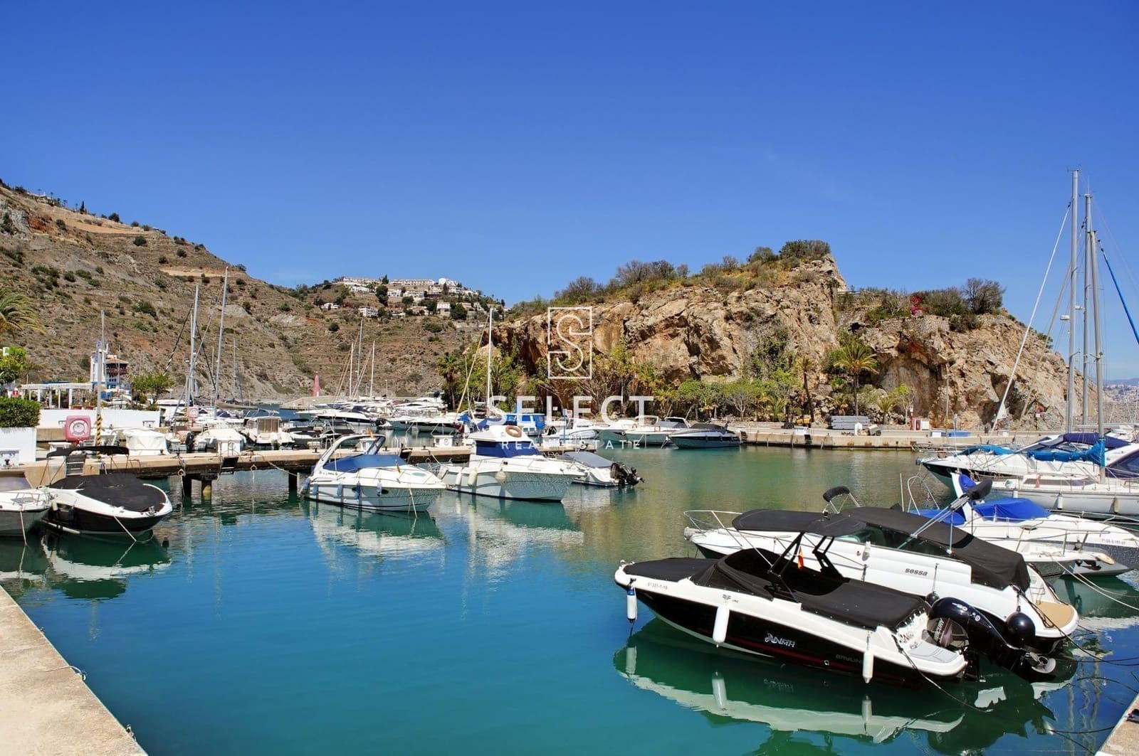 2 Zimmer Apartment zu verkaufen in La Herradura mit Pool - 299.000 € (Ref: 9762000)