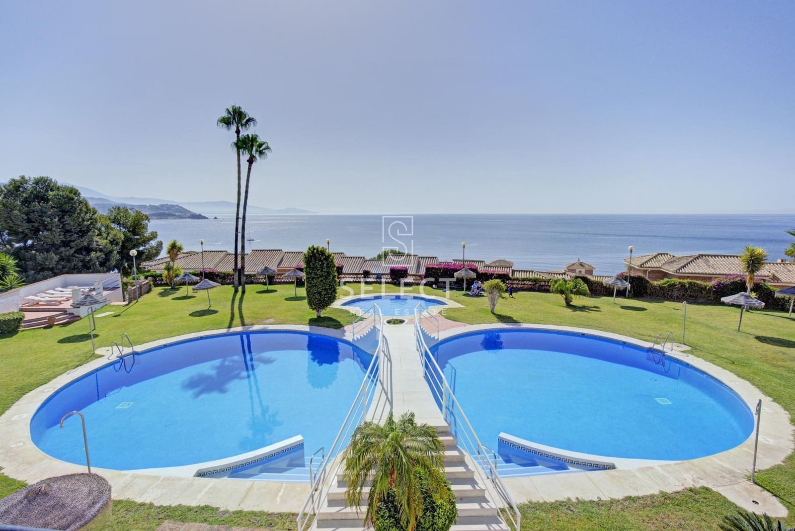 2 Zimmer Apartment zu verkaufen in La Herradura mit Pool - 299.000 € (Ref: 9762000)