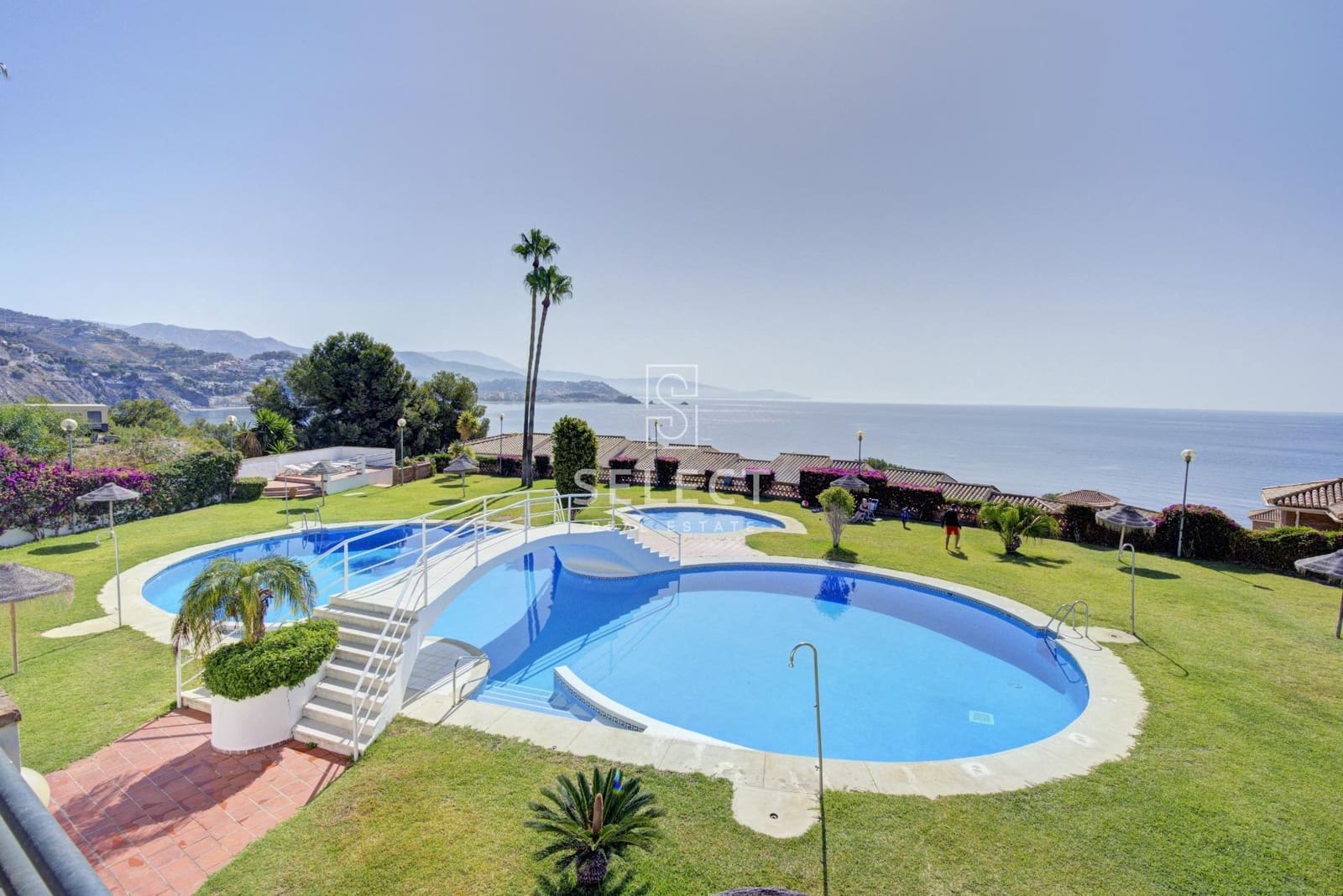 2 Zimmer Apartment zu verkaufen in La Herradura mit Pool - 299.000 € (Ref: 9762000)
