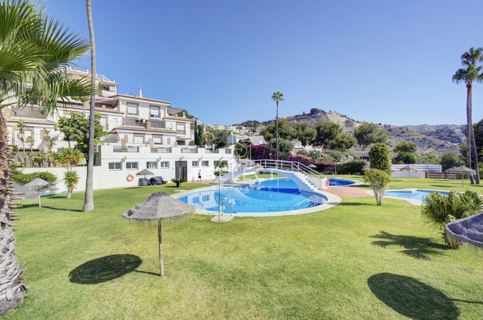 2 Zimmer Apartment zu verkaufen in La Herradura mit Pool - 299.000 € (Ref: 9762000)