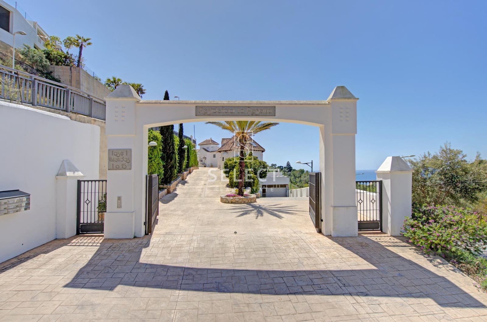 4 soveværelse Rækkehus til salg i La Herradura med swimmingpool garage - € 535.000 (Ref: 9773081)