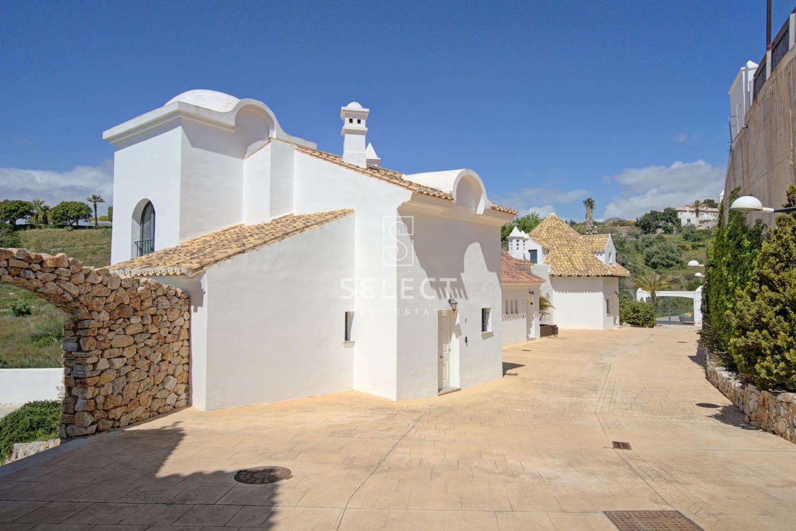 4 soveværelse Rækkehus til salg i La Herradura med swimmingpool garage - € 535.000 (Ref: 9773081)