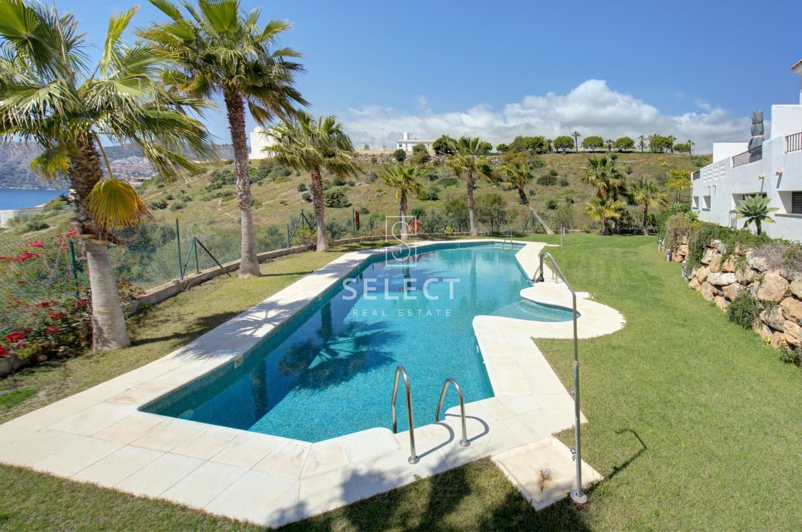 4 soveværelse Rækkehus til salg i La Herradura med swimmingpool garage - € 535.000 (Ref: 9773081)