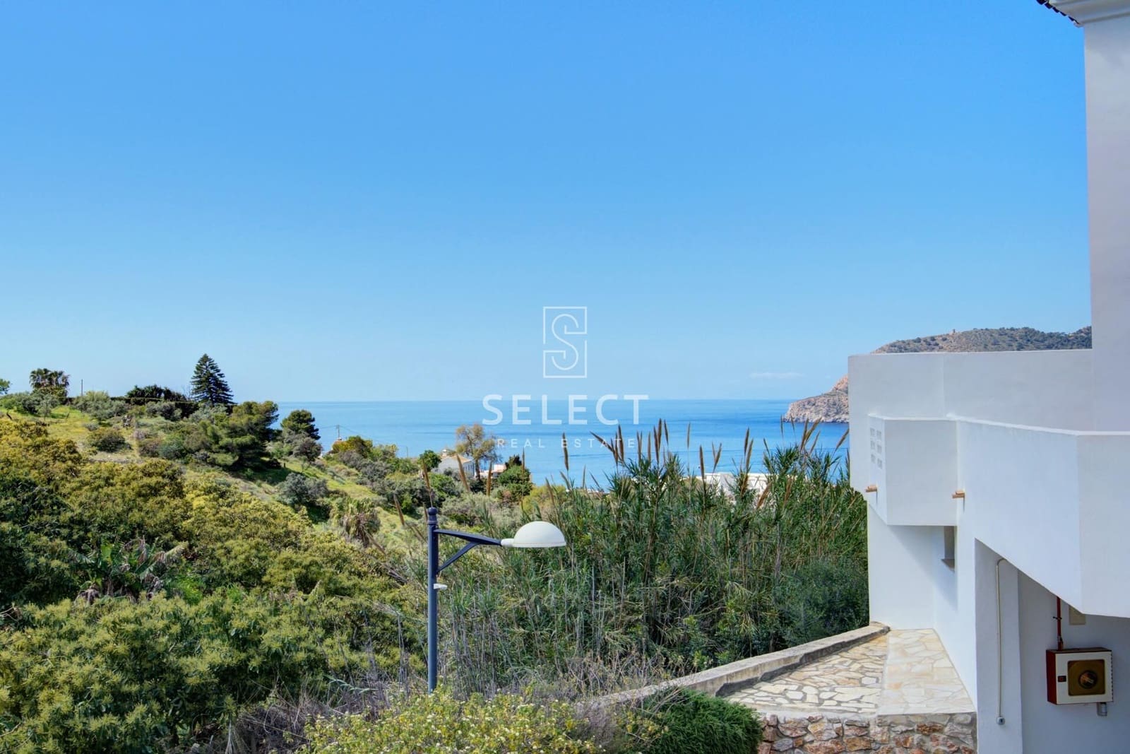 4 soveværelse Rækkehus til salg i La Herradura med swimmingpool garage - € 535.000 (Ref: 9773081)