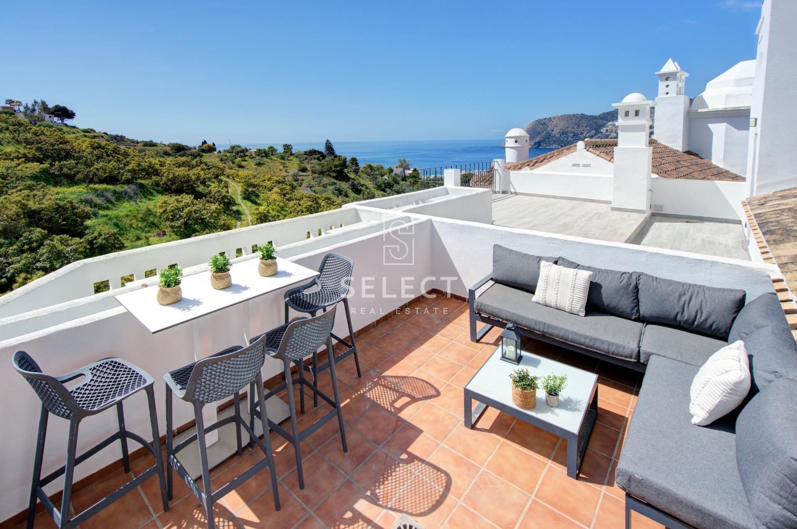 4 soveværelse Rækkehus til salg i La Herradura med swimmingpool garage - € 535.000 (Ref: 9773081)