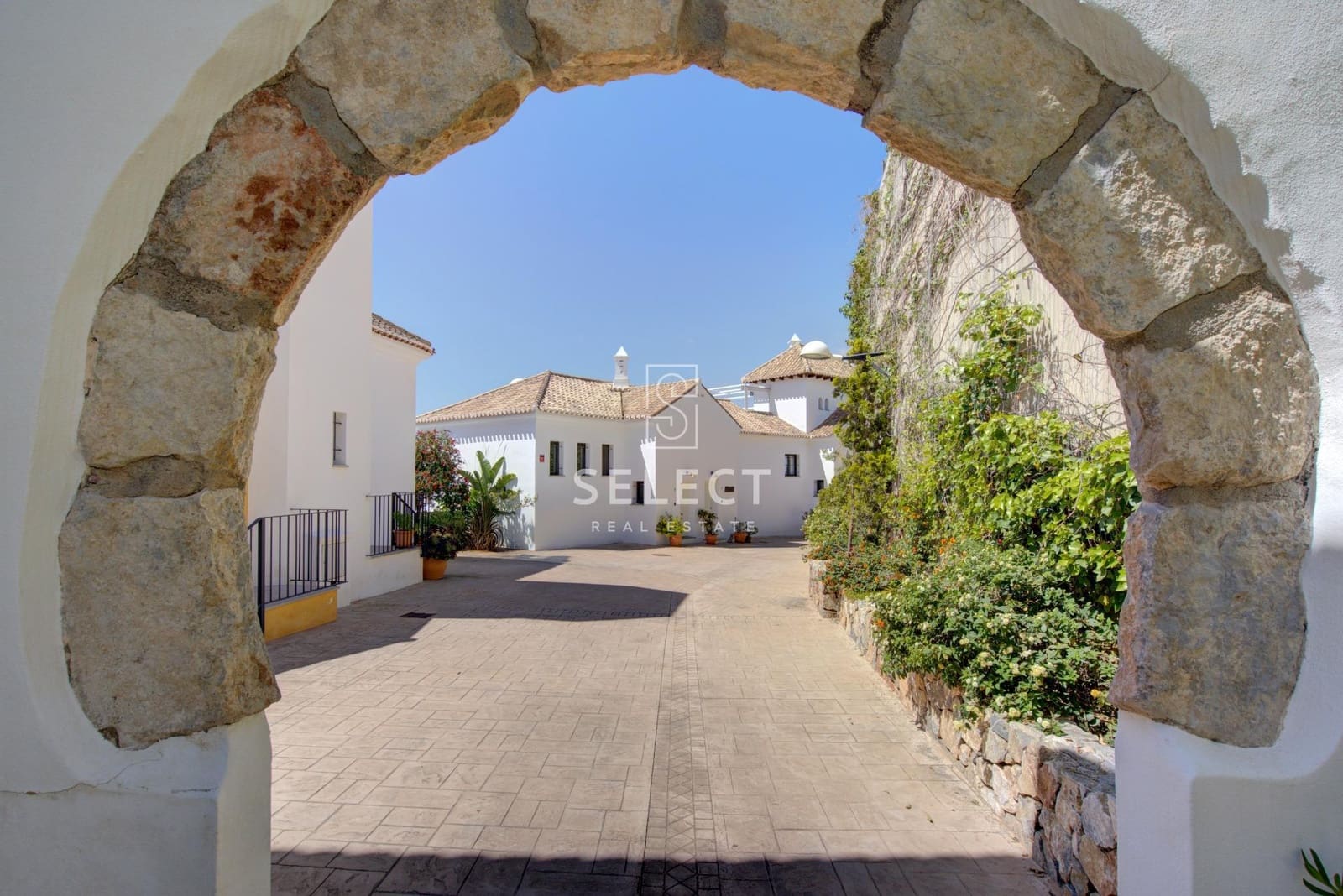 4 soveværelse Rækkehus til salg i La Herradura med swimmingpool garage - € 535.000 (Ref: 9773081)