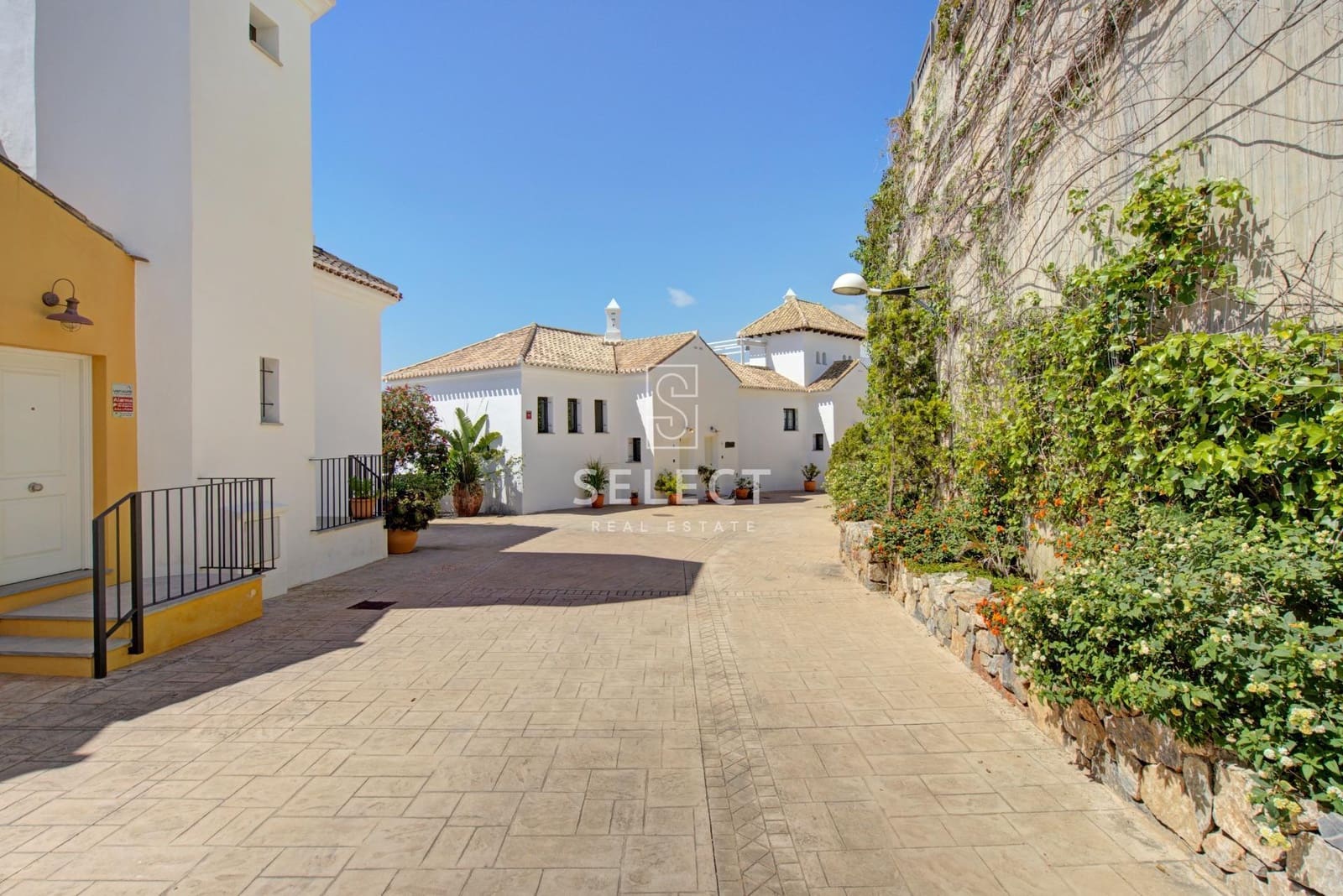 4 soveværelse Rækkehus til salg i La Herradura med swimmingpool garage - € 535.000 (Ref: 9773081)