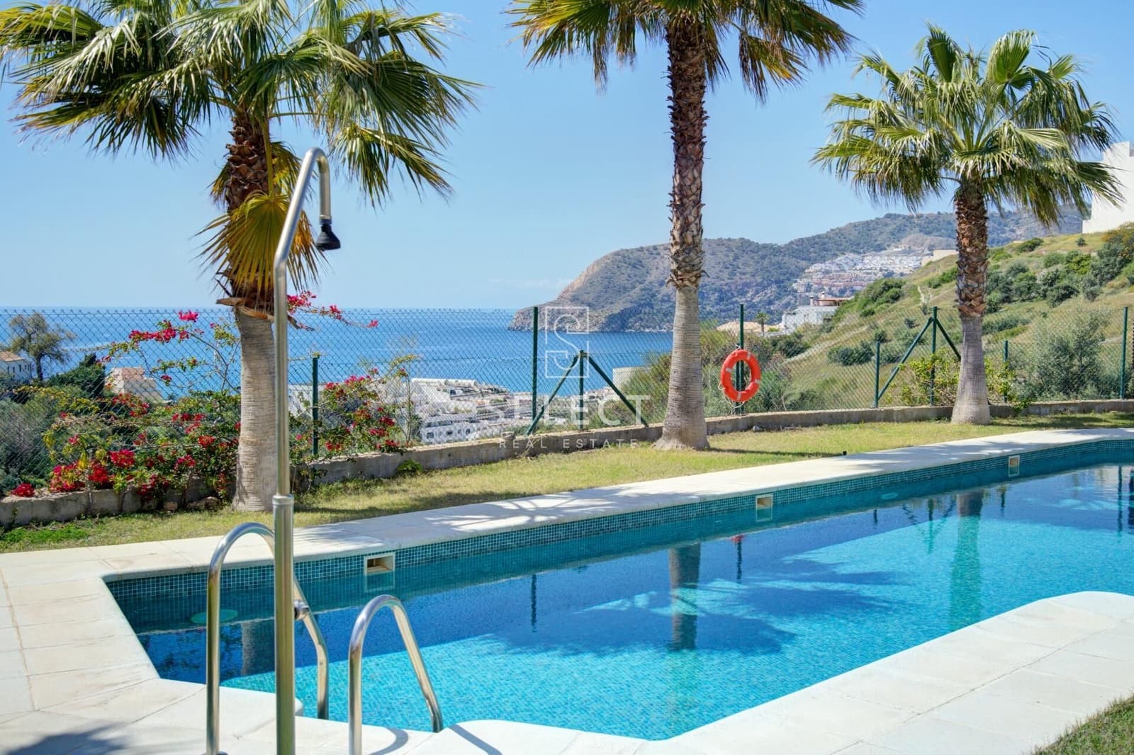 4 soveværelse Rækkehus til salg i La Herradura med swimmingpool garage - € 535.000 (Ref: 9773081)