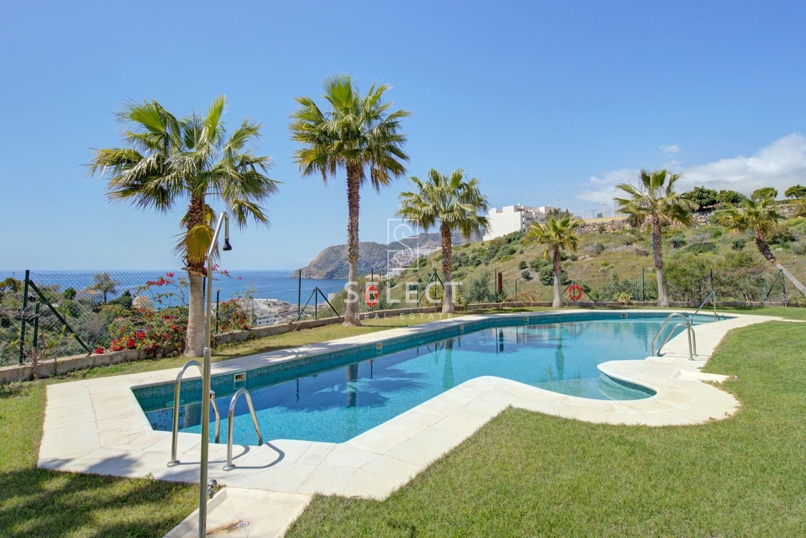 4 soveværelse Rækkehus til salg i La Herradura med swimmingpool garage - € 535.000 (Ref: 9773081)