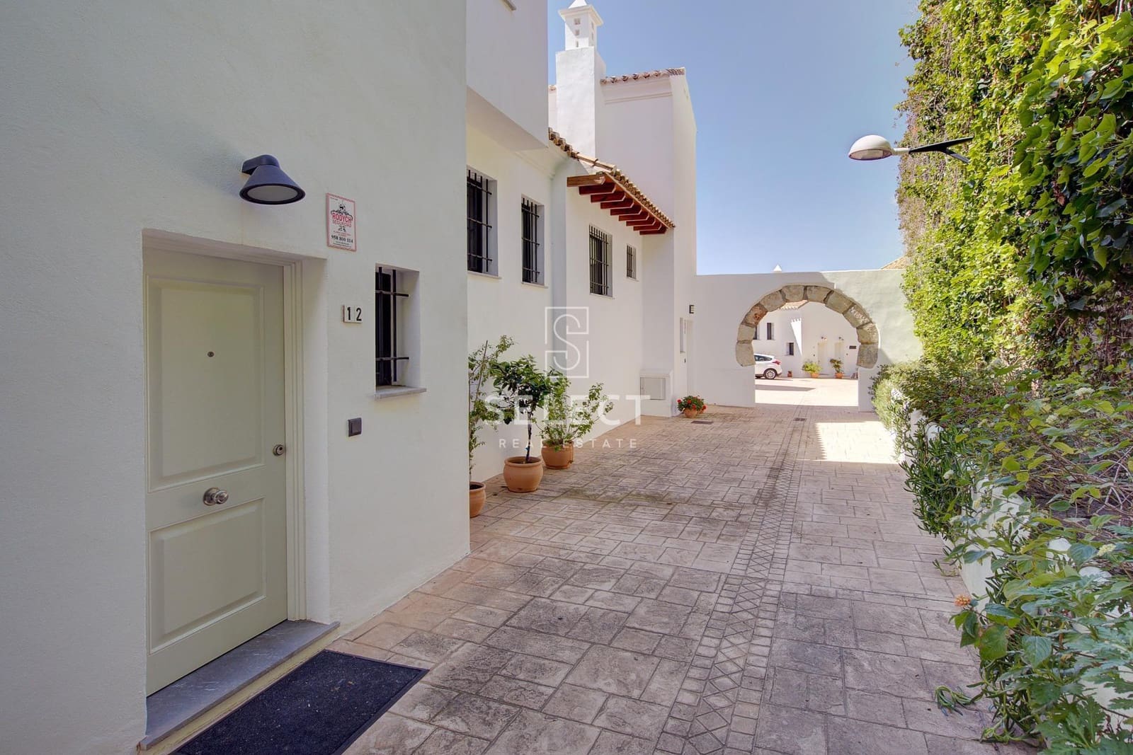 4 soveværelse Rækkehus til salg i La Herradura med swimmingpool garage - € 535.000 (Ref: 9773081)