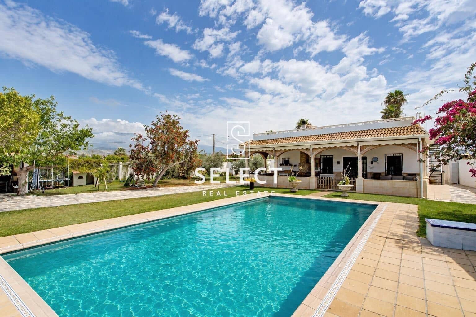 4 bedroom Finca/Country House for sale in Motril with pool - € 349,000 (Ref: 9831557)