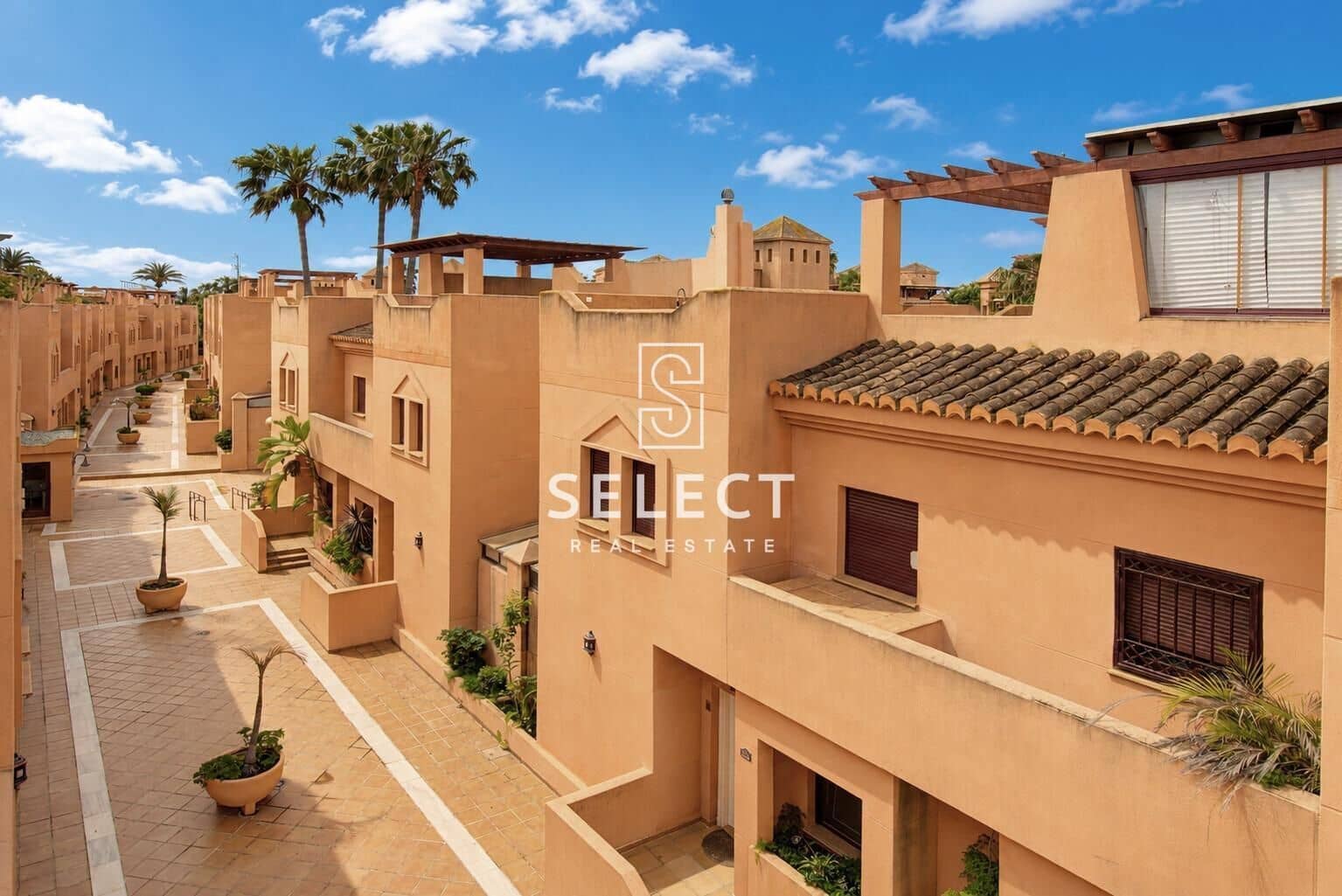 5 bedroom Terraced Villa for sale in Motril with pool garage - € 520,000 (Ref: 9855481)