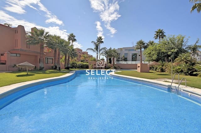 6 bedroom Terraced Villa for sale in Motril with garage - € 520,000 (Ref: 9855481)